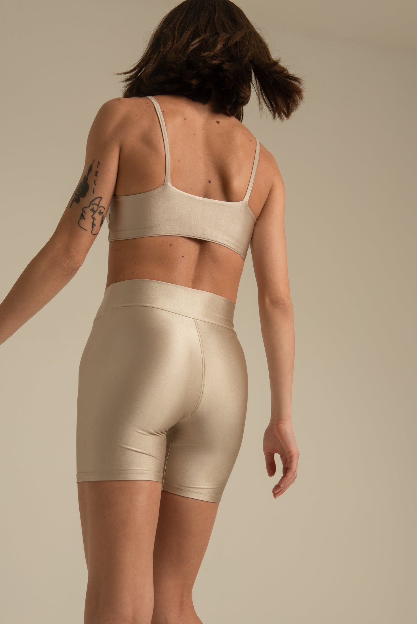 Short Brilho na cor Amaranto (foto 4)
