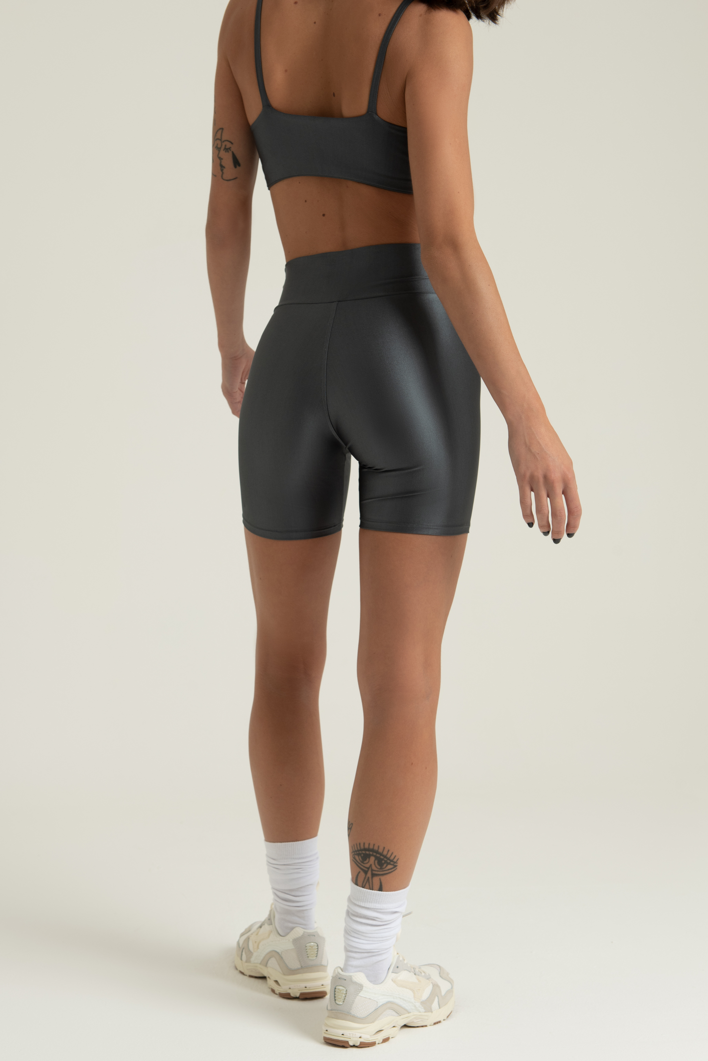 Short Brilho na cor Cinza Iron (foto 2)