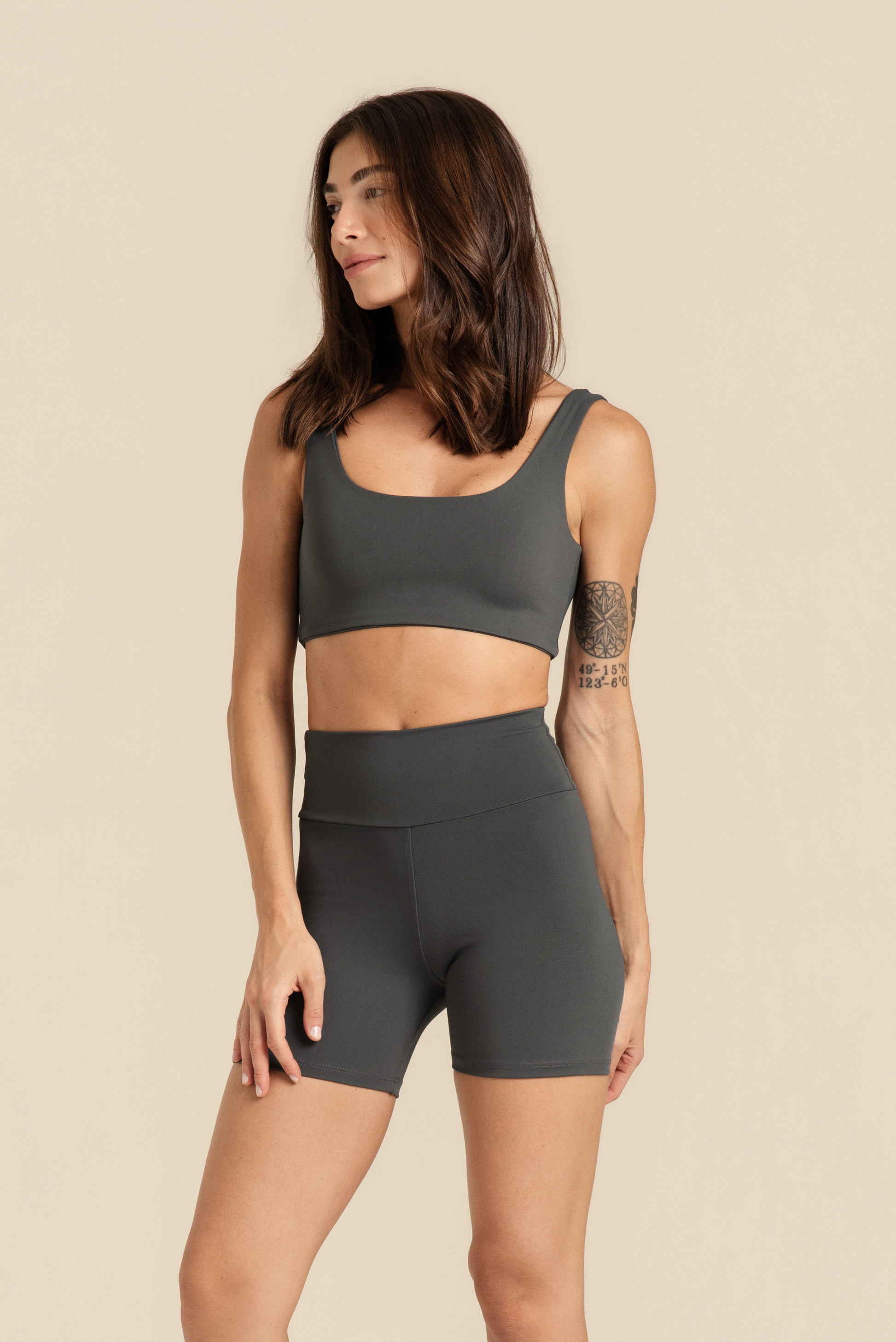 Short Curve Opaco na cor Cinza Iron