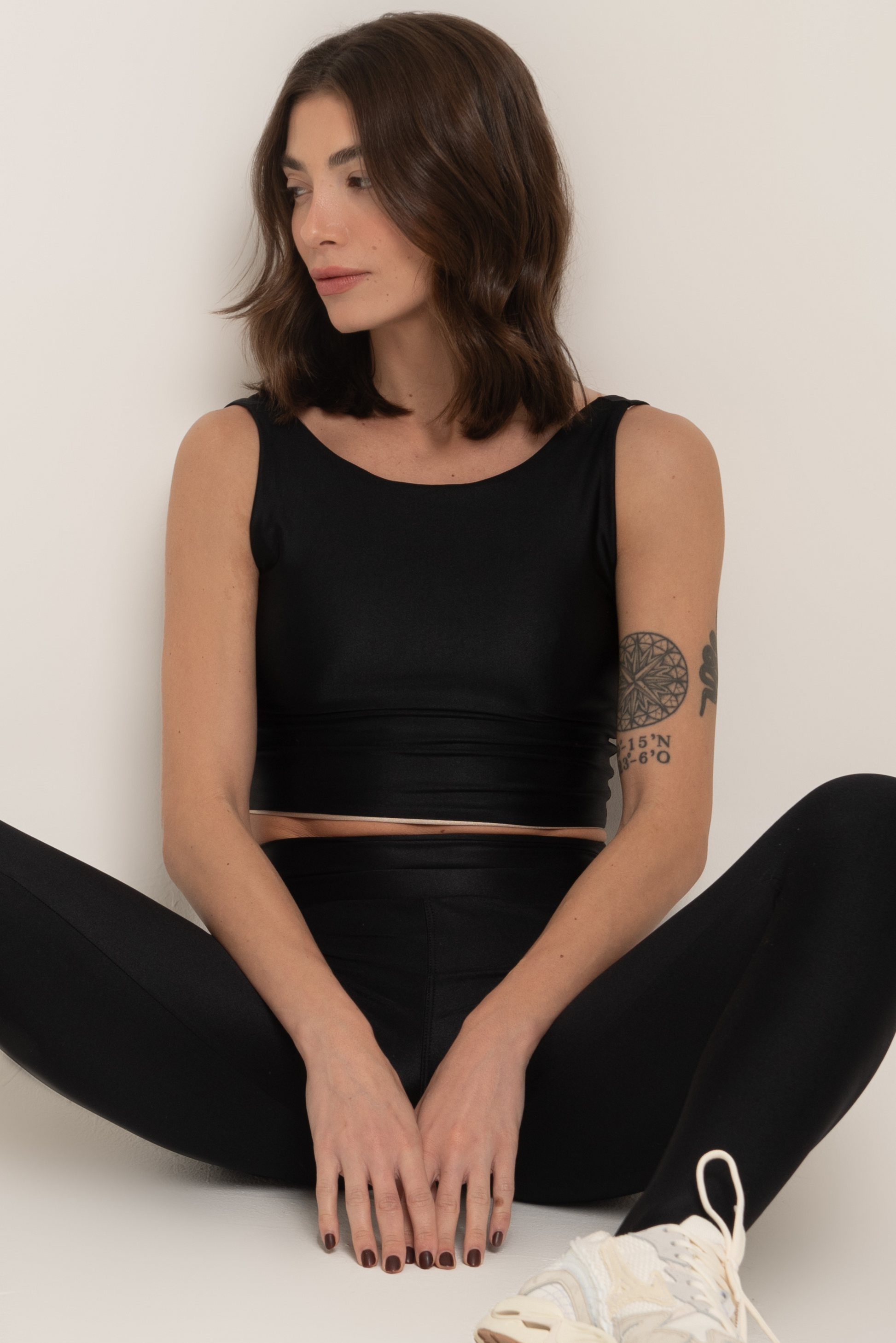 Top Isadora Reversível Brilho na cor Preto e Amaranto (foto 2)